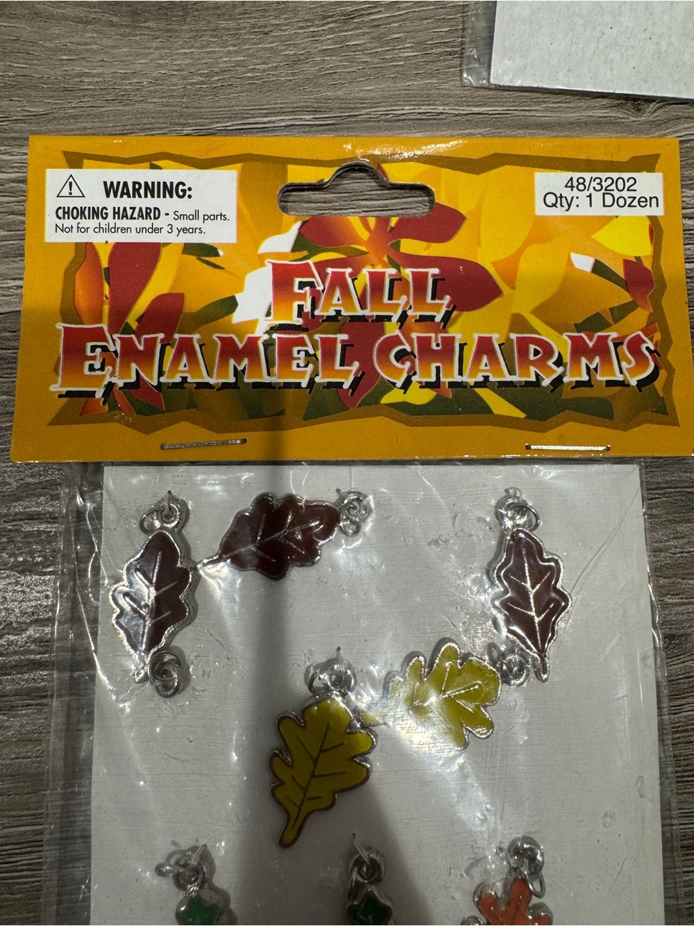 š Fall Enamel Charms - 3 New Packs Of Multi-Color Leaf Charms - Picture 15 of 16